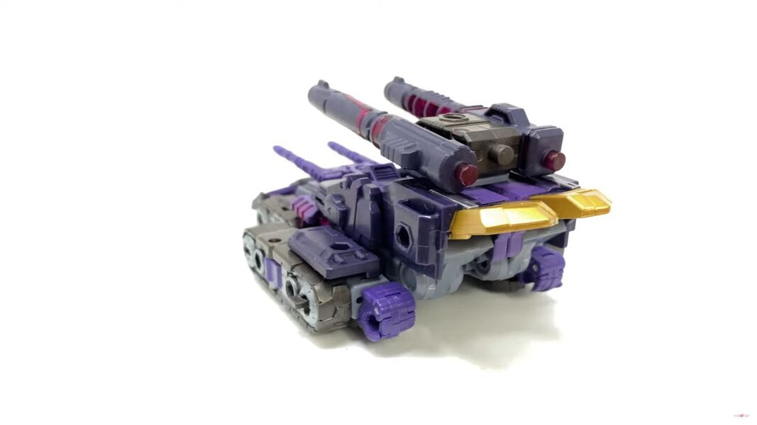 In Hand Image Of Transformers Legacy Evolution Tarn  (38 of 44)